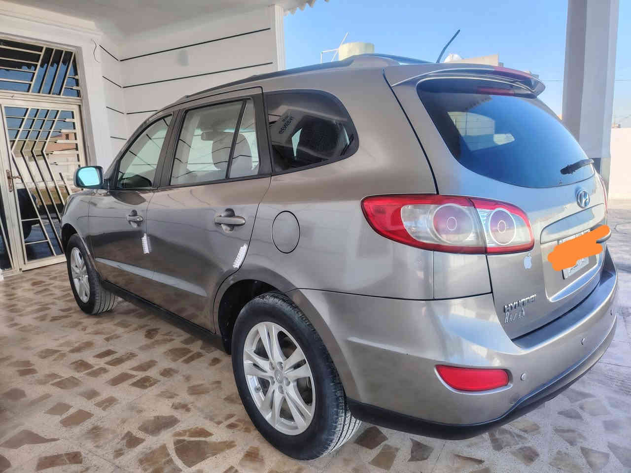 سنتافي امريكي ٥راكب موديل ٢٠١١ محرك ٦ سلندر ٣٦٠٠ مامفتوح شرط رقم انبار مشروع وطني  ضرر جاملغ مبدل بدون داخل شرط  السياره جديده استخدام شخصي  السعر ١٣٠ وبيها مجال شي قليل اعتذر عن بيع القسط
مكان السيارة بيجي *********** او ***********
