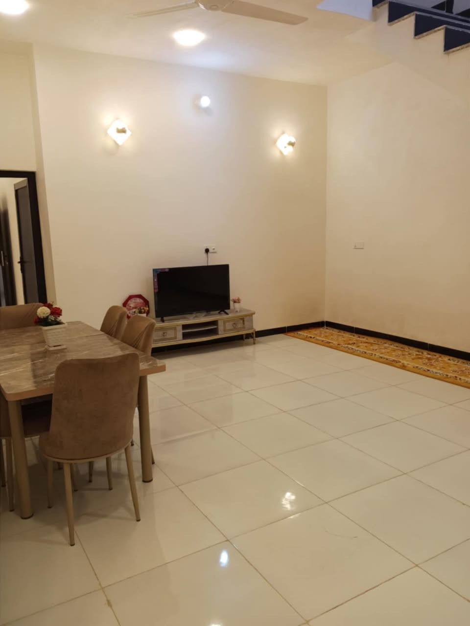 مكلف بالنشر
الموقع ///الاسكندرية -الشاخة
#الشارع تبليط لحد الباب 
بيت بمساحة 225+225 قطعة مجاورة فارغة 
المجموع 450
الموقع /الشاخة خلف مدرسة الفرات قريب ع الشارع الرئيسي
بناء حديث 2025  باشراف هندسي 
طابوق جمهوري وصب مركزي C35
يتكون من صالتين (٢)  استقبال 
وموزع 
غؤفتين نوم 
مجمع صحيات داخلية  وخارجية
التاسيسات الكهربائية  /الفنار السعودي 
التاسيسات الماء والمجاري /شركة الشريف  الثقيل +التركي المسلح
الارضية /بورسلين 
الابواب والشبابيك /pvc كيج 2ملم مسلح 
#الرجاء السعر فقط الاتصال ع الرقم 
***********
