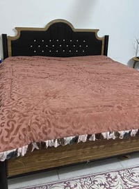 سرير نفرين • حديد • نظيف ١٠٠٪