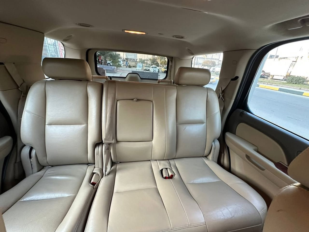 السلام عليكم تاهو موديل ١٠ خليجي بيه بس خشم الجاملغ بي هاي الطخه ونصبغ وبيه اشويه مال البنيد ومطبك والباقي كله كفاله فول السياره بيه ادامه كامله تورباين جديد يعني كير ومكينه جدد ماشيه ١٤٧ الرقم بغداد بسمي الرقم ***********
