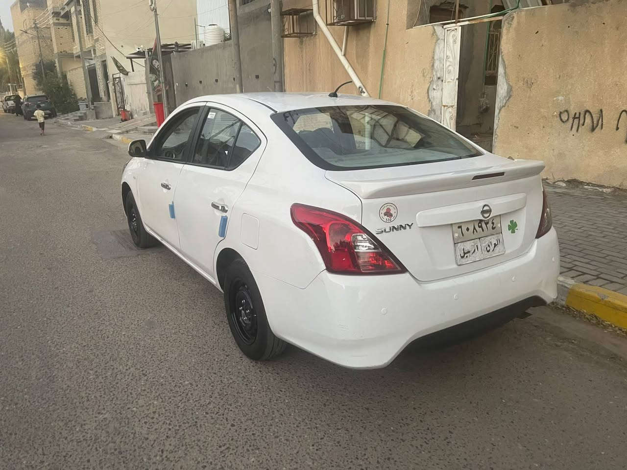 السلام عليكم نيسان سني موديل 20 سياره غير مكفوله حداده جديده طخم تاير جديد مكينه كير مكفوله كهربائيات كلهن شغاله دواخل جديده 
سنويه سياره منتهيه تريد وكاله تحويل حاضرين بسم شركه 
سعر 75ورقه وبيه مجال قليل 
للستفسار *********** البصرة, العراق
