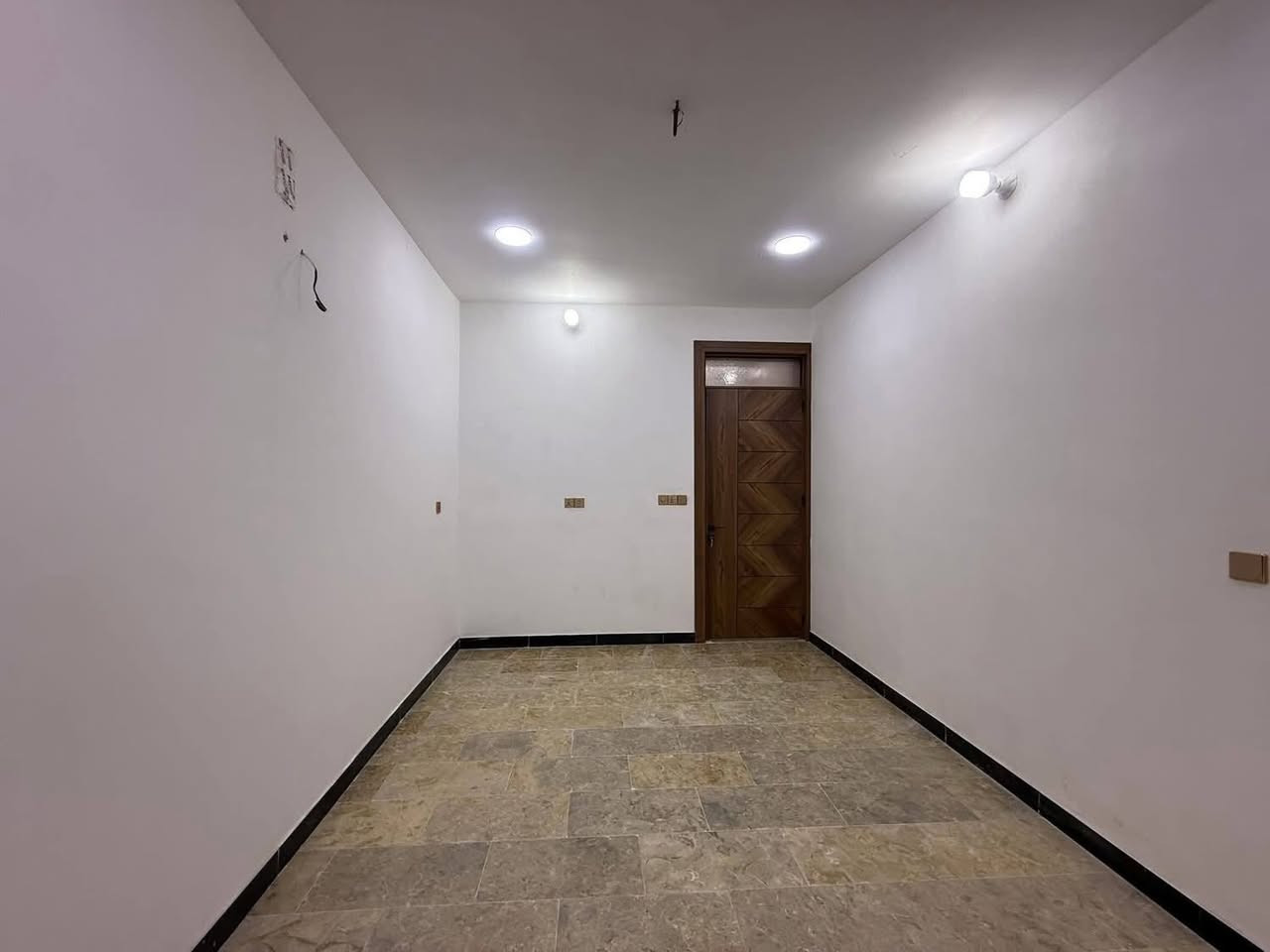 ‏مشتملات عدد 2  للبيع مساحه 80متر 70 (مدخلين) 📌تسليم مفتاح🔐 طابو صرف ‌‏بناء حديث 2026 زيروووو جاهز للسكن 📍الموقع:الشعب  خلف المحكمة وقرب تقاطع شارع عدن‏ قرب مدرسه السيف العربي موقع متميز ‏ منطقه هادئه وراقيه . ‏ملاحظة شارع عريض 
يحتوي على ؛$
✅الطابق  1️⃣  / كراج ‏ واستقبال وحولي مطبخ حار ‏وبارد وخدمات (خارجية وداخلية)1غرف نوم ومنور
✅   الطابق  2️⃣  ‏ غرف نومه عدد2 وخدمات وبلكونه وبيتونة 
كبيرة وسطحين
__________________________
للاستفسار لمعرفت تفاصيل أكثر أو مراجعة 
ومراسلة الصفحة على الخاص أو الاتصال (#مكتب_السوداني_للوساطة_العقارية)
عنوان المكتب بغداد-الشعب - حي التجار- مجاور اعدادية بلقيس للبنات‏- @‏‏ *********** متواجد ماسنجر واتساب‏
(تتوفر لديناء العروض ‏الجديدة وحصريا أخرى مناسبه)
