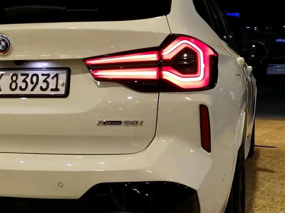 ### 🌟 بۆ فرۆشتن: BMW X3 xDrive30i مۆدێل 2023 (مەواسەفات ئەمریکی)
**تایبەتمەندییەکان:**
 * **مۆدێل:** 2023
 * **بزوێنەر:** 2.0L TwinPower Turbo (248 HP)
 * **سیستەمی پاڵنەر:** xDrive (چوار چەرخە - AWD)
 * **ڕەنگ:** سپی دەرەوە / ناوەوە [ڕەنگی ناوەوە بنووسە، بۆ نموونە: مارۆنی یان ڕەش]
 * **ڕۆیشتوو:** 18,000 میل
 * **ناسنامەی ئۆتۆمبێل (VIN):** 5UX53DP03P9N74056 (بۆ پشکنینی دەعم و مێژووی ئۆتۆمبێلەکە)
**مەواسەفات و دۆخی ئۆتۆمبێل:**
 * ئۆتۆمبێلەکە زۆر خاوێنە و هەموو خزمەتگوزارییەکانی بە ڕێکوپێکی بۆ کراوە.
 * شاشەی گەورە، کامێرا، حەساس، پانۆراما، و سیستەمی لێخوڕینی پێشکەوتوو.
 * ناونیشان: هەولێر
 * **نرخ:** $26,500 (265 وەرەقە)

### 🌟 للبيع: بي إم دبليو BMW X3 xDrive30i موديل 2023 (مواصفات أمريكية)
**المواصفات الرئيسية:**
 * **الموديل:** 2023
 * **المحرك:** 2.0L TwinPower Turbo (248 حصان)
 * **نظام الدفع:** xDrive (دفع رباعي مستمر - AWD)
 * **اللون:** أبيض من الخارج / الداخل [اكتب لون الداخلية، مثلاً: ماروني أو أسود]
 * **المسافة المقطوعة:** 18,000 ميل
 * **رقم الشاصي (VIN):** 5UX53DP03P9N74056 (لفحص الحادث وتاريخ السيارة)
**حالة السيارة والميزات:**
 * السيارة بحالة ممتازة جداً وجاهزة للاستخدام بدون أي مصاريف.
 * شاشة كبيرة، كاميرا، مستشعرات (حساسات)، بانوراما، وأنظمة قيادة متطورة.
 * الموقع: أربيل
 * **السعر:** $26,500 (265 ورقة) أربيل, العراق


**إذا كنت صاحب هذا الإعلان وتريد حذفه لأي سبب، رجاءا أرسل رسالة إلى الدعم الفني**