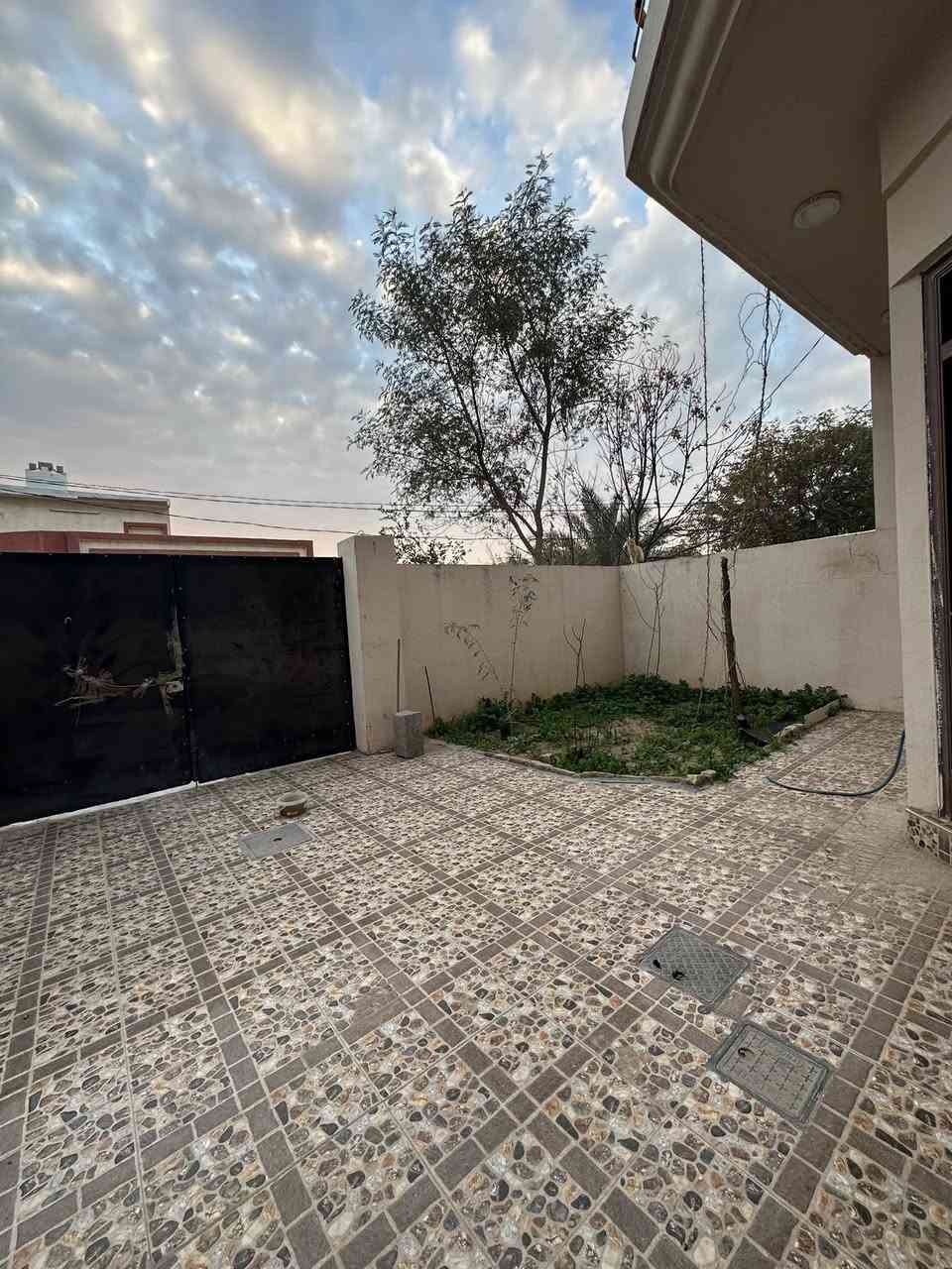 بيت للايجار حي رمضان خلف محكمة 🔥
طابقين  3 غرف نوم صحيات جوه وفوك
البيت كلش مرتب  خط مولد كامل السعر 300 الف قفل للاتصال ***********
