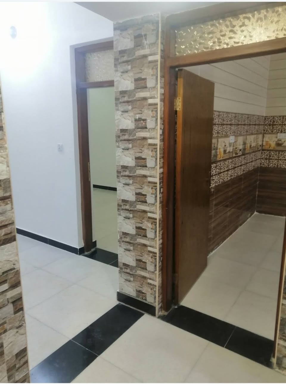 شقة مستقلة للايجار
بناء حديث تتكون من غرفتين نوم + صالة + مطبخ + مجموعة صحية + مخزن وسطح
خدمات كاملة من خط مولدة وسخان وماطور ماء
شارع 20 ام الخيل الرابعة
الايجار 350 شامل الماء والكهرباء
***********
