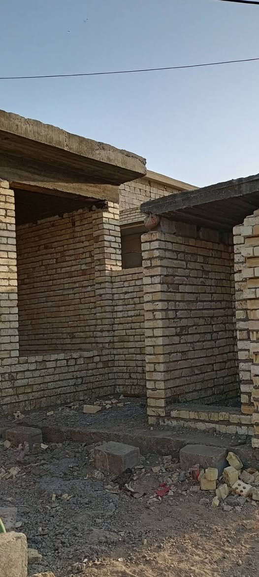 سلام عليكم مشتمل للبيع حي ذويب ألأول (١٢٠م)بناء طابوك نزال ٣٠ أساس رفت جاهزماء+كهربا +مجاري معه تك رمل +٦٠٠ بلوكه قريب الشارع موقع جيد (***********)
