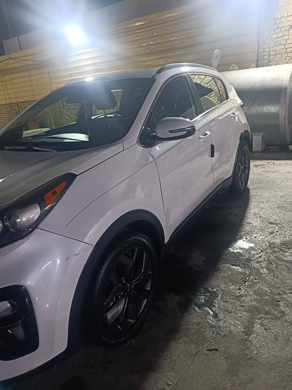 كيه سبورتج مديل ٢٠ اس  صبغ الهلال الخلفي وحافه الباب مال السايق الجاملغ الامامي بي بارد ماشيه٩٩ كيلو مو ميل بدون ايرباك مابيه نقص كشنات جلد رادارات شفتات ستيرن بدون فتحه بدون بصمه السعر ١٦٠ وبي مجال حك الجيه 
***********
بغداد الزعفرانيه شارع المعهد
