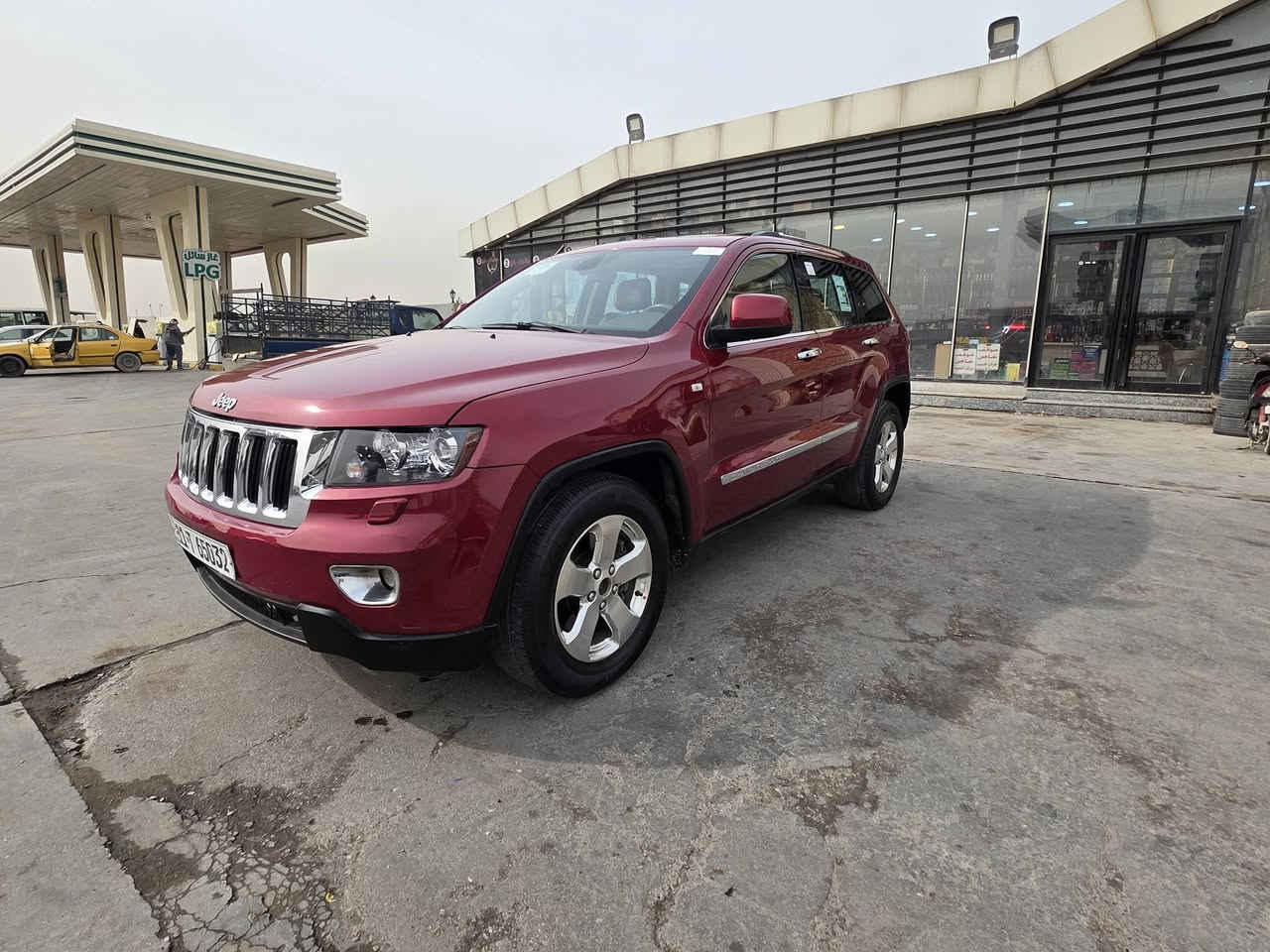 سلام عليكم جميعاً
للبيع 
جيب لاريدو موديل 2013 
السياره وارد خليجي صبغ فقط باب خلف سائق والباقي كفاله عامه 
الرقم بغداد دولي جديد 
سنويه لعام 2030 
مواصفات
فتحه سلايد روف
بصمة تشغيل عدد
 بصمة ابواب
كشن كهرباء
كشنات جلد
شاشه 
ويل كروم بلادي
حساسات خلفيه
كامرا خلفيه
فول تحكمات
فور ويل
وباقي المواصفات المعروفه
 السعر مناسب جداً
مكان بغداد 
للاتصال ***********
