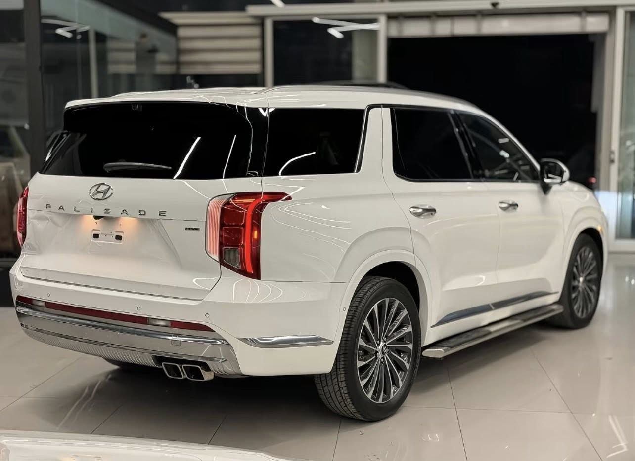 Hyundai palisade  2023 calligraphy
هونداي بلسايد كلگرافي 

موديل: 2023
الحالة: ربع بنيد صبغ +
شبر بالجاملغ صبغ 
بدون دواخل بدون ايرباك
العداد: 61 الاف ميل
المواصفات: كلگرافي  فول 1/1 
 شاشة عرض داتشو. المحرك   v6    3.8 
بصمة تشغيل + بصمة ابواب 
اصطفاف ذاتي(تقديم +ترجيع)  
فتحة سقف +بانوراما
سماعات هارمن كاردن عدد ١٦
 رادار امامي  + خلفي 
حساسات امامي + خلفي 
كامرات عدد 6  360 درجة 
كشنات امامي خزن ميموري 
كشنات كهربائي تدفئة وتبريد🥶
انارة داخليه (محيطيه) + انارة دشبول 
بردات جانبية
تبريد مركزي امامي + خلفي منفصل التحكم
تحكم ستيرن + شفتات
تدفئة ستيرن 
مرايا هيتر + تعتيم 
صندوق كهربائي شفط + اربع وضعيات فتح صندوق
وضعيات قيادة  (٥)
ويل كب حجم  ٢٠ 
اوتو هولد + نقطة عمياء 
سايد بريك بصمة + مثبت سرعة
شحن وايرلس 
إشارات بالمرايا  + إشارات جانبيه
2اوتو بريك 
تحديد مسار
شاشة ديجتال كبيرة
تشغيل عن بعد .
تدليك كشن .
دفع رباعي 
نظام مانع انزلاق 
 نظام نزول منحدرات كشنات Vip منفصل 
***********

السعر 335$وبيها مجال بسيط؟؟؟
