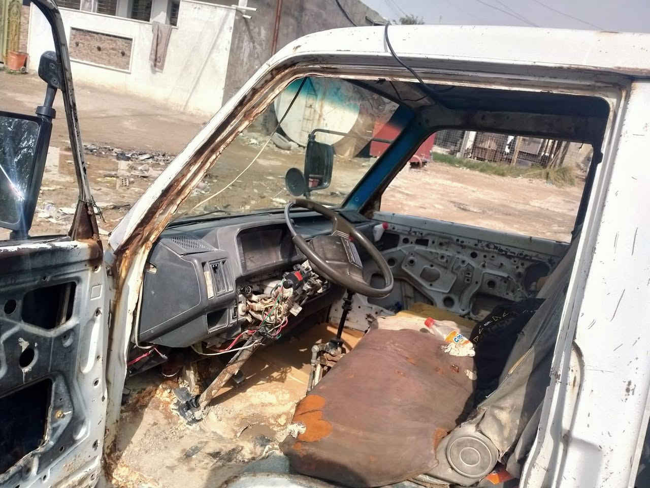 كيا بنكو 1994بدون 17ورقه وبيهه مجال كير مكينه شاصي اكسل كله تمام العنوان بغداد   ***********
