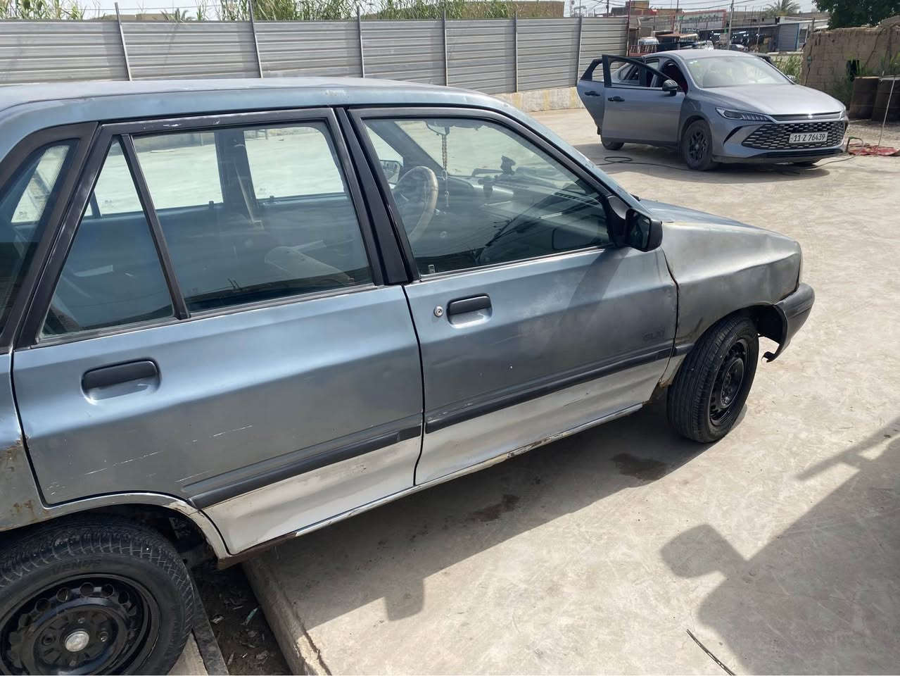 كيا برايد 1993 
كير اوتماتيك بلادي 
مكينه 1600 بلادي
السياره ب اسمي تحويل 
مكانها بغداد

*********** بغداد, العراق
