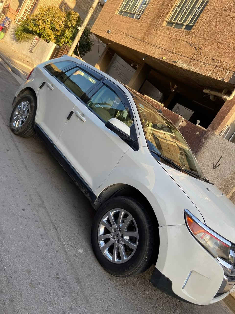 العنوان: فورد إيدج 2013 - أبيض صدفي - بانوراما - SEL
تفاصيل السيارة:
​الموديل: 2013. 
​اللون: أبيض صدفي (ميتاليك) مميز جداً.
​المحرك: 6 سلندر، المحرك و (الكير) بحالة ممتازة جداً (بضمان الفحص).
​المواصفات:
​فتحة سقف: فتحتين (بانوراما) 
​الكراسي: جلد أصلي 
​التبريد: قطعتين، 
​النظام: تحكم ستيرن، مثبت سرعة، وشاشة معلومات.
​حالة البدي والضرر:
​الحادث: حادث بسيط جداً ومصلح تصليح درجة أولى طخه كد شبر بلجاملغ الامامي  ممصلحه موضحه بلصور (السيارة بمنظر عام جداً حلو ومرتب).
​الصبغ: اماكن تكحيل فقط 
​
​السيارة مسويلها إدامة كاملة، صدر نظيف، وتواير بحالة جيدة.
​الكير والمكينة بشرط الفحص (وين ما تحب تفحص).
​السنوية والتحويل: [ السنوية جديدة، والتحويل مضمون].
​السعر: [123$] (وبي مجال للشراي).
​المكان: [بغداد الكرخ ]
للتواصل: [*********** ]
