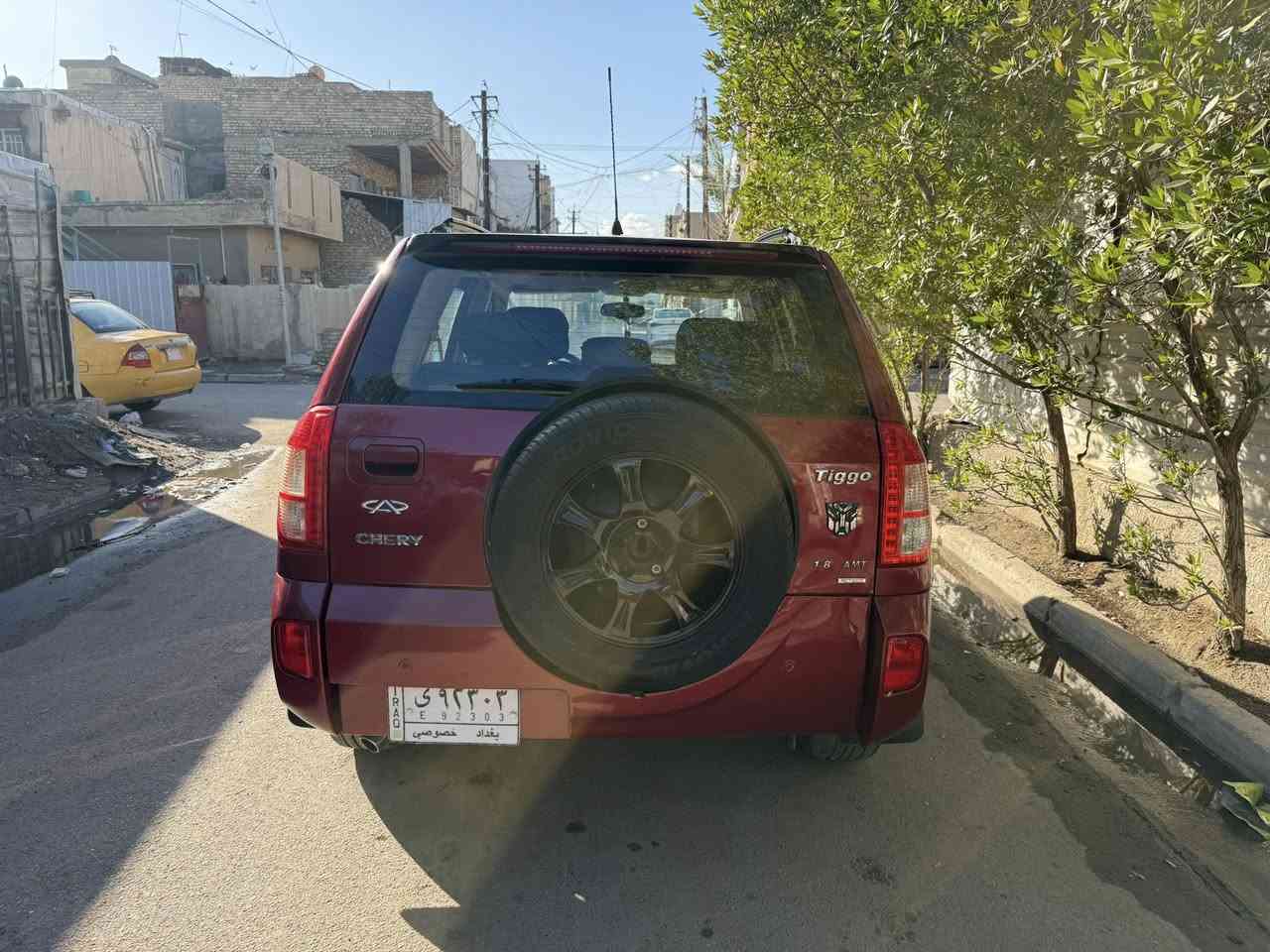 السلام عليكم 
تيگو 13 للبيع جاهزة للاستخدام 
المحرك بحالة ممتازة 
الكير بحالة ممتازة 
كلچ جديد 
حدادة صدر جديدة 
تخم تايرات جديد 
السيارة رقم بغداد الماني وسنوية بأسم ابن عمي وجاهز للتحويل في اي وقت 
الكشر نظافة 70 % بيها شوية شخوط بسيطة 
البنيد والجاملغ الايمن مصبوغ بدون حادث فقط بسبب الجراد 
القمارة جاردة ومغلفة فابلون 
نواقص السيارة 
تحتاج جامة امامية 
السلايد روف ينضح ماء يحتاج صيانة 
والصور امامكم 
السعر 55 ورقة وبيها شوية مجال بسيط 
***********
***********
السيارة موجودة في حي الامين
