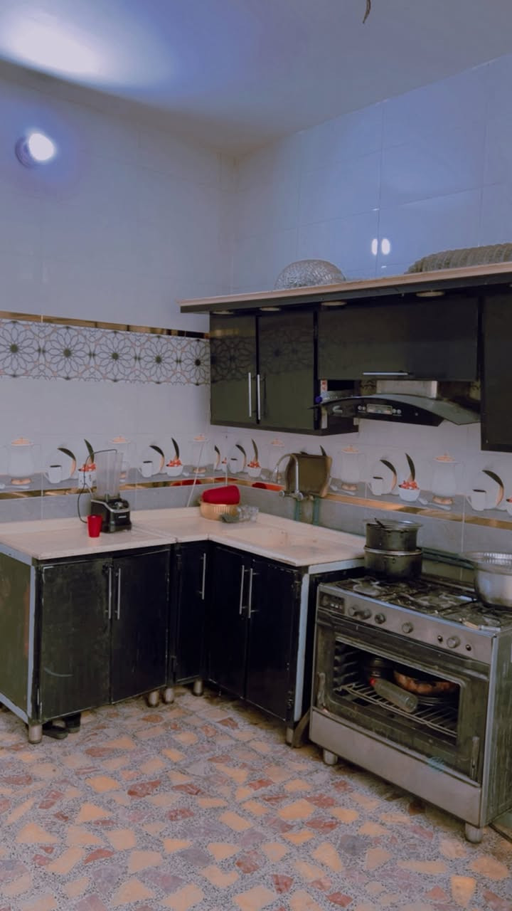 دار للبيع مدينة الصدر م 144 واجهة 18 ق74 شارع 60 مقابل ق75 موقع ركن ع شارع 60 البناء 2023 طابق ونص ، الطابق 2 غرفتين خلفيات صالة ، W.C مشترك  
هـ : ***********
