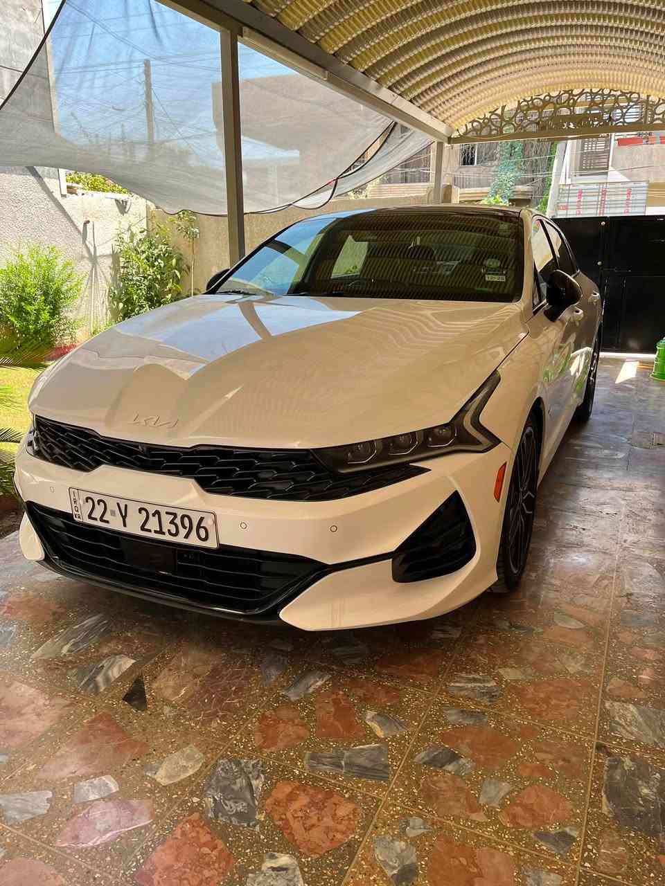 السلام عليكم 
كي فايف GT وارد امريكي موديل ٢٣ ماشية ٣٢ الف مايل اعلى فئة فول مواصفات حادث موضح بالصور 
بصمة ، بانوراما ، اربع كاميرات ، كشن حار بارد وكهرباء وذاكرة ، كشن جلد رياضي محرك ٢٥٠٠ توربو دبل صالنصة ، رادارات ٤ ، سستم صوت BOSE شاحن وايرلس وباقي المواصفات المعروفة 
بغداد حي العدل 
*********** 
السعر ١٨٨ ورقة

