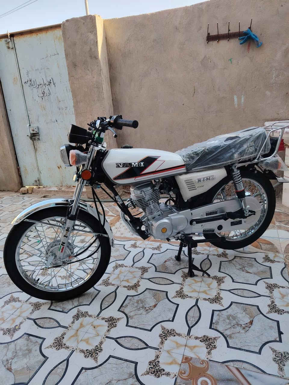 السلام عليكم.
إرشا مديل ١٨ زيرو زيرو اصولي جاهزه للترقيم دراجه جاهزه ما بيه اي نقص سعر مليون وبيه مجال للشراي فقط

***********
فيس ما متواجد
