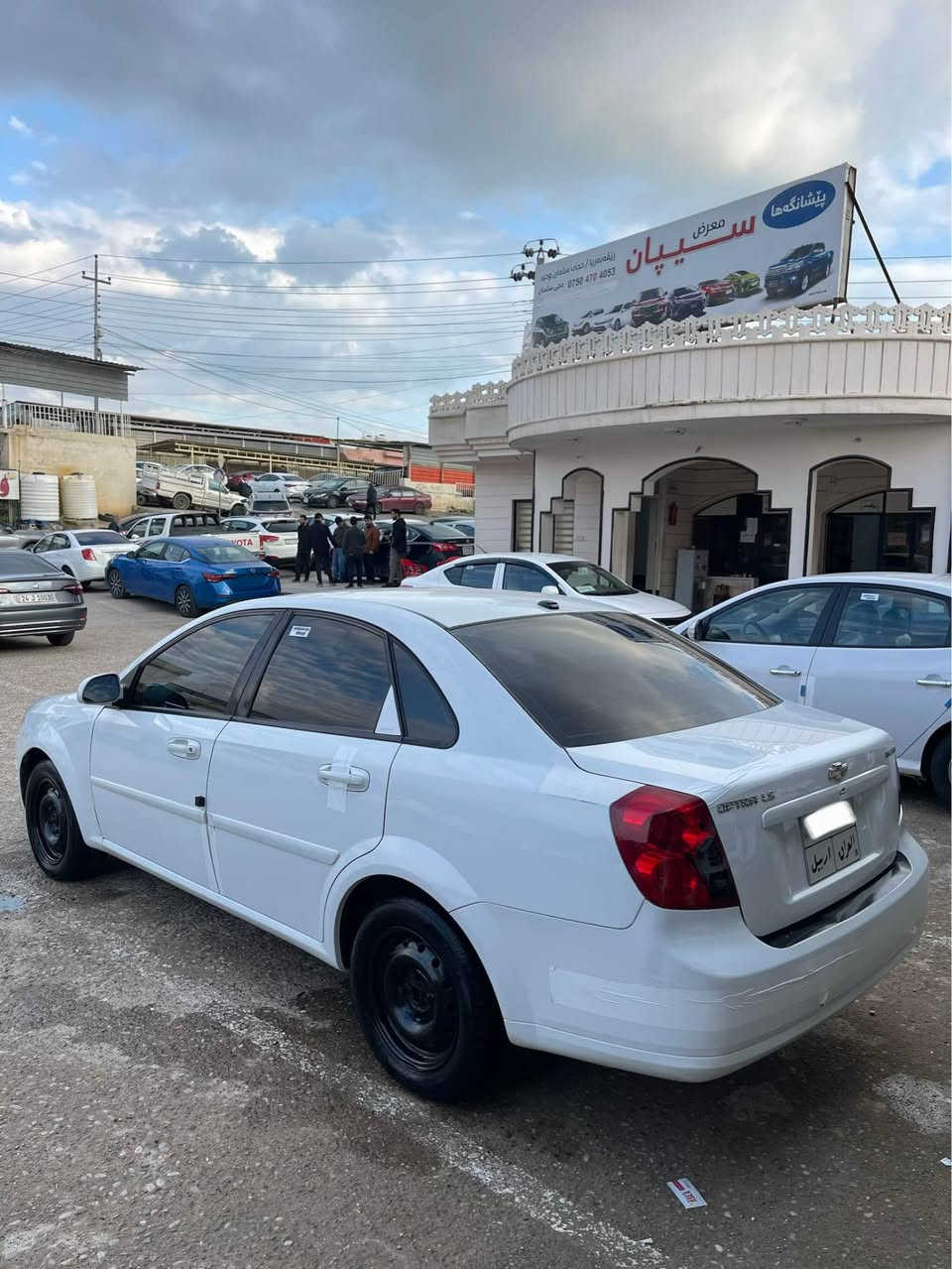 شوفرليت 2012 
كـير عـادي 
شويه باب شبرين صبخ بدون دواخل
كير و محرك شرط 
تحويل شرط 
اربع تايات جديد 
هيكل سيارة حيل نضيف 
بدون اي مصرف 
غرامة عليها 4$ ورقة انزل من سعر سياره 
سعــر 84 شوية مجال
مكان سيارة عقرة 
رقم تلفون واتساب فايبر 
*********** اكر, نينوى
