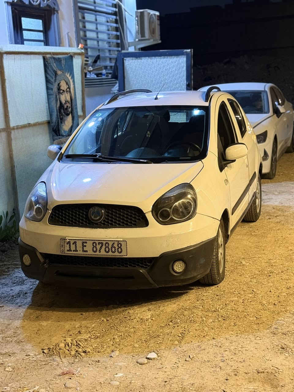 السلام عليكم 
بانده 2013 رقم بغداد الدولي باسمي السياره 
 سياره جديده تايرات جدد صدر جديد بور جديد درايم شفتات جدد السياره جديده ماشيه 84 كير محرك كامله مكمله منظومه زنون وشاشه جبيره شادلهه بيهه الجاملغ الامامي الايمن والايسر صبغ اثر طخات بصيطه السياره عارضهه ب52 وبيهه مجال حك الجيه مكاني بغداد الحريه ***********
