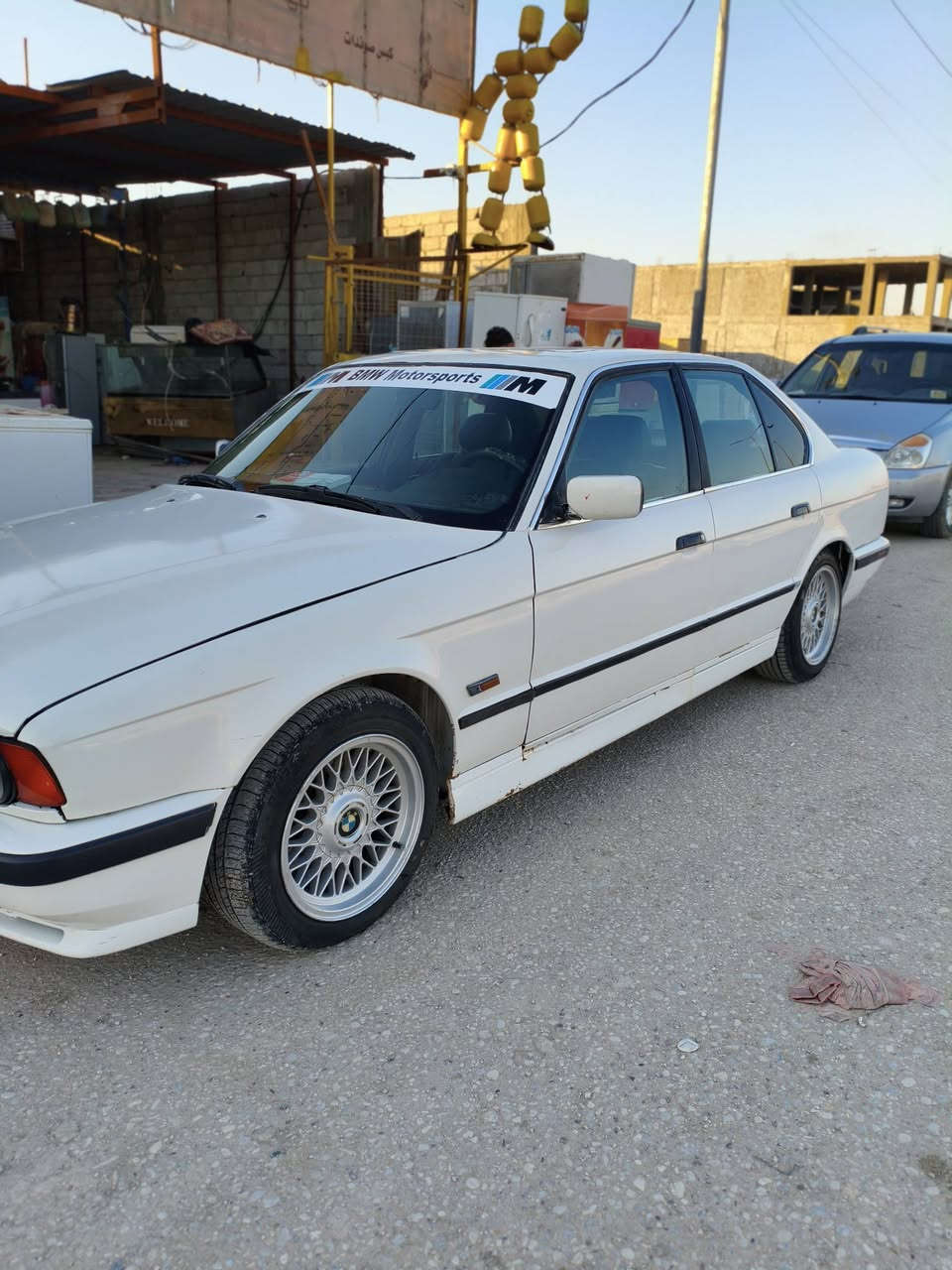 السلام عليكم بي ام موديل 1991بجم عريض رقم الماني جديد السياره بسمي تحويل ثاني يوم السياره جاهزة من كلشي 
السعر 65مكاني السماوه ***********
