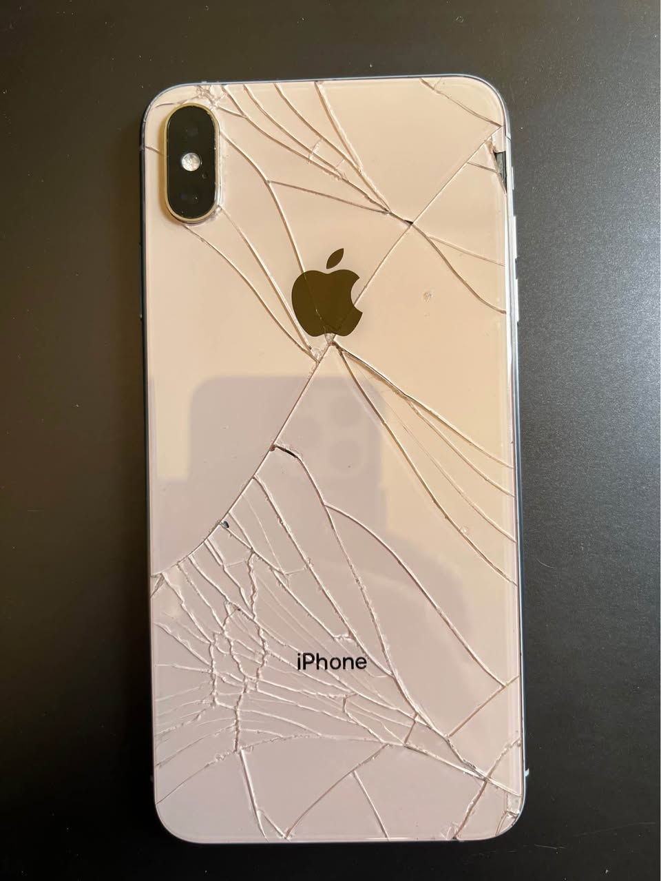 iPhone X s max 
الذاكرة ٢٥٦
باور التشغيل عاطل الضهر مكسور 
بطارية ٨٥
لاتوجد اي رسالة من في الهاتف 
بصمة شغالة 
***********
بغداد لايوجد توصيل 
السعر نهائي ١٦٠ ألف 
لايوجد توصيل 
لايوجد توصيل وماعندي امراوس 
بغداد 
حي الشهداء قرب التقاعد العامة او جسر الشهداء بغداد, العراق

