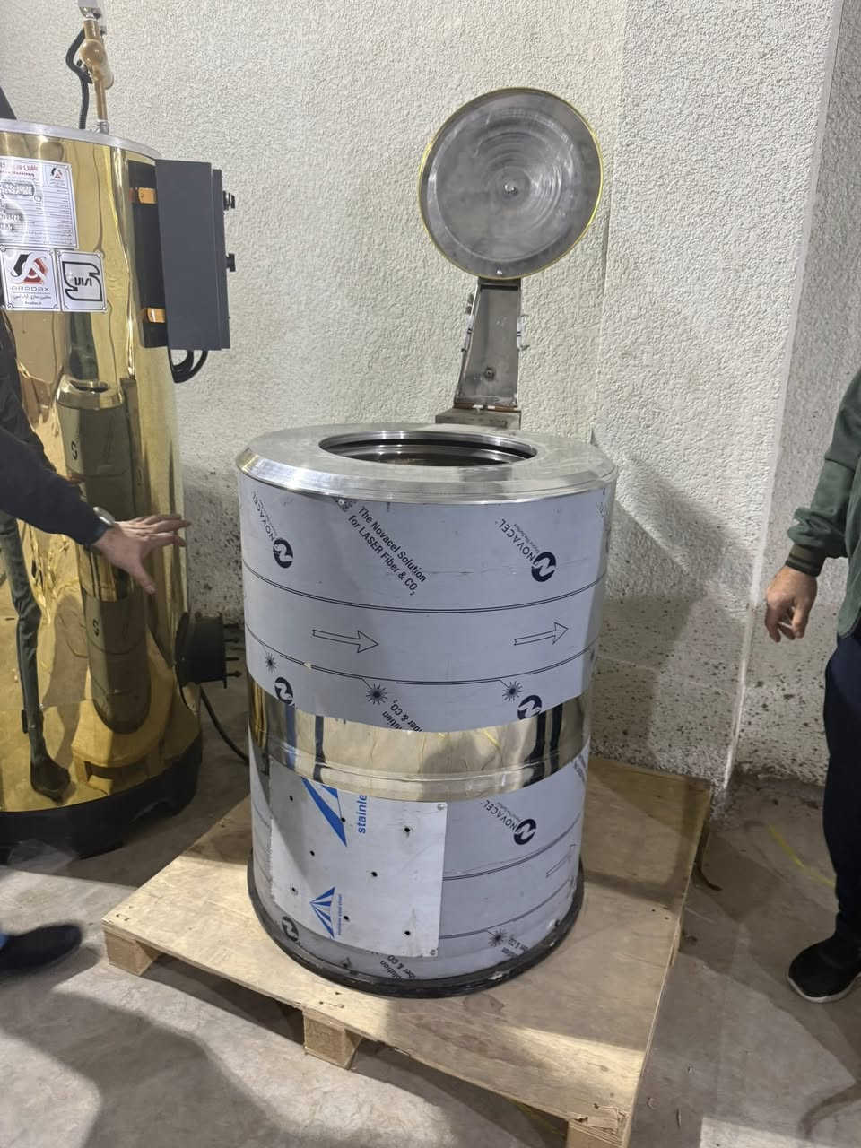 لوندري كامل للبيع جديد ايراني  بريس مع بويلر غساله 40 كيلو مجفف عصاره العنوان البصره المعقل خمسين حوش ***********
