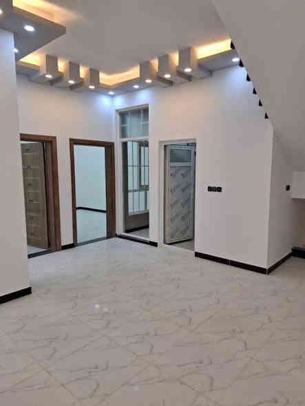 مشتمل البيع حي الخضراء قرب صيدلية جواد المساحه ١٥٠م الواجهة ١٠م النزال ١٥م طابقين ٤غرف وصاله ومطبخ ستقبال كراج صحيات البيت زيرو للستفسار اتصل ***********
