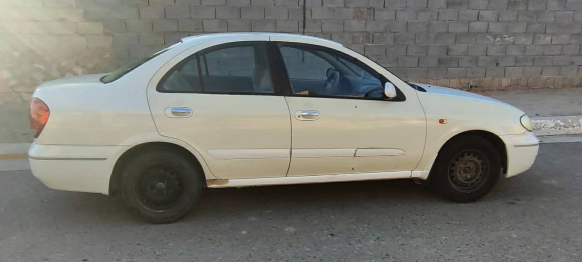 السلام عليكم ورحمه الله وبركاته
نيسان سني ياباني 2008 بغداد، محرك اسود فول اوتوماتيك. 
السيارة مكفولة بالمحرك والكير والتبريد.

الضرر كما موضح بالصور :  بابين وجاملغ امامي عكس السايق صبغ فقط اثر شخوط بدون دواخل، والقماره مقشره شبر من صبغها 

السعر :87 ورقة وبي مجال بسيط

مكانها الانبار / العامرية
***********
