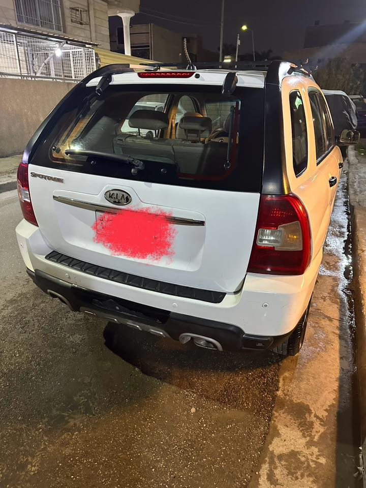 سلام عليكم من رخصة الادمن الطيب 
سبورتج 2010 
اللون ابيض
نص مواصفات
داخل بيجي
سيارة حلوة ونضيفة
داخل نضيف جدا
تايرات جديدة
كير محرك نضيفات
صبغ نص باب خلفية جهة الصدر اثر طخة بسيطة بدون دواخل
ماشية 245 الف 
رقمهة بغداد صدامي
***********
للاستفسار الاتصال واتساب فقط مفتوح
السعر 120 ورقة بيهة مجال بسيط حك الجية
