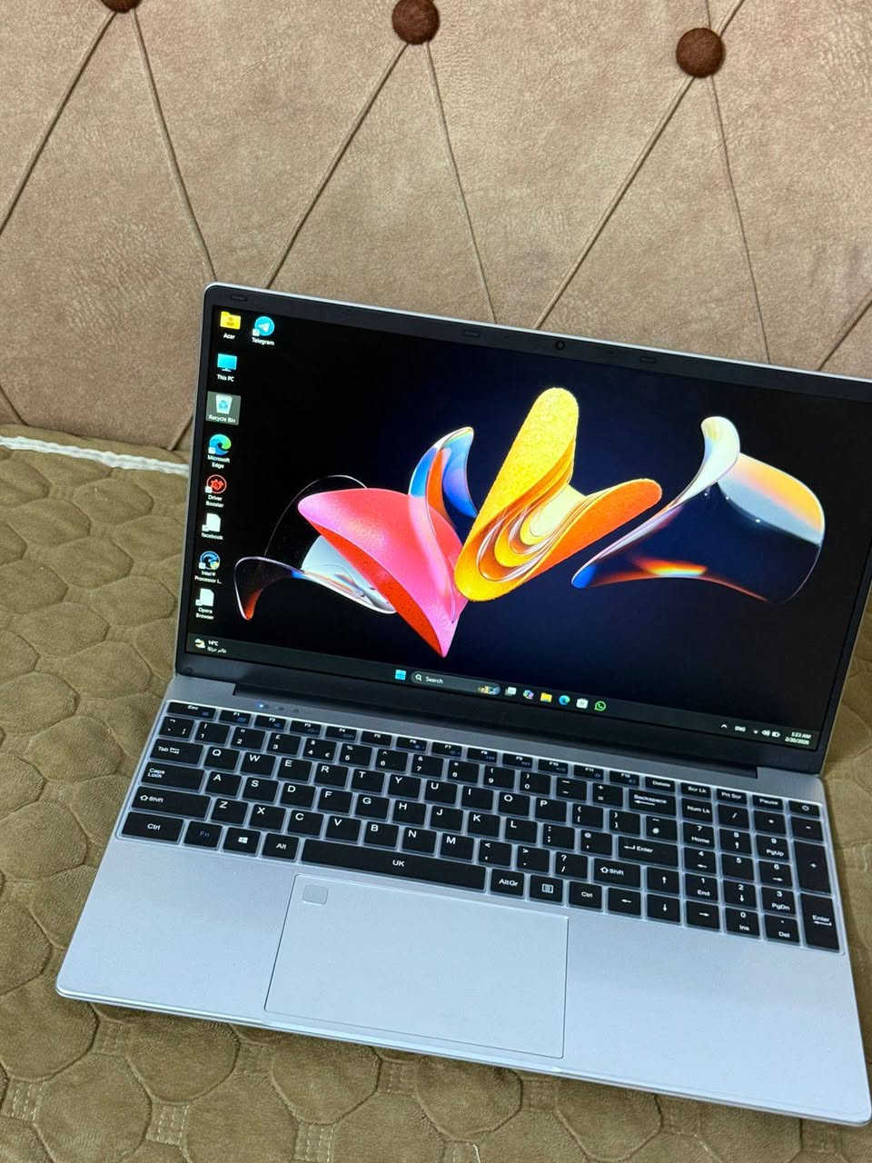 السلام عليكم
لابتوب جديد لوك غير مستخدم 
المعالج :: intel N150  جيل 12
الرام ::16   ddr4
SSD:::;  1 تيرا
كارت شاشه داخلي::  8 كيكه 
حجم الشاشه:: 15.6
كيبورد RGB
وندوز 11 برو


**إذا كنت صاحب هذا الإعلان وتريد حذفه لأي سبب، رجاءا أرسل رسالة إلى الدعم الفني**