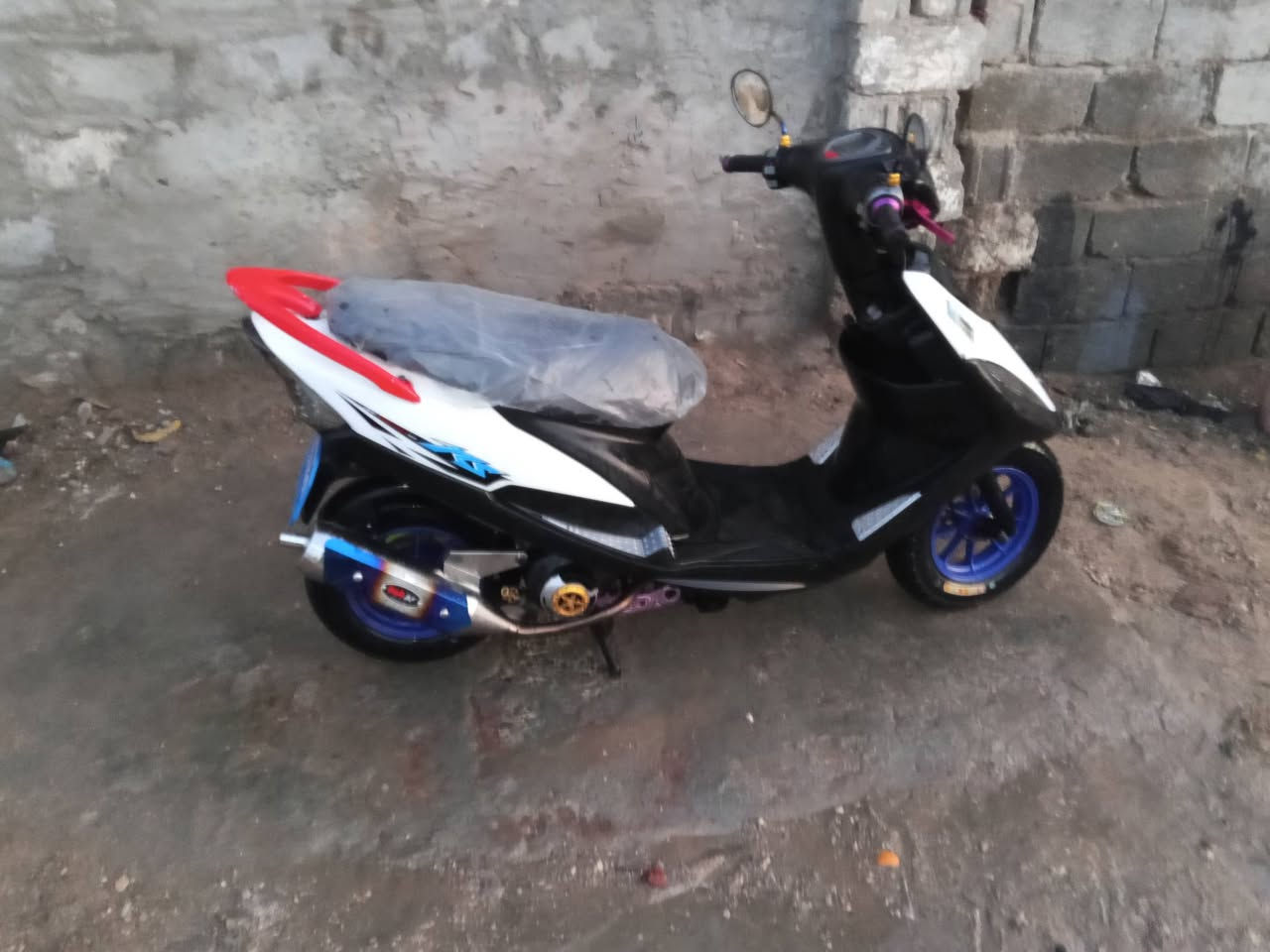 سلام عليكم
دراجه ماكس عدله للبيع 
الدراجه مامفتوحه بوشه بلادي 49
الدراجه مزوده مثل ماموضح ب الصوره 
صالنصه بي اف  الدراجه شلعه ومعدل 
رقم الهاتف ***********
السعر واحد وبيه مجال مكاني كربلاء المقدسة 
حي البعث
