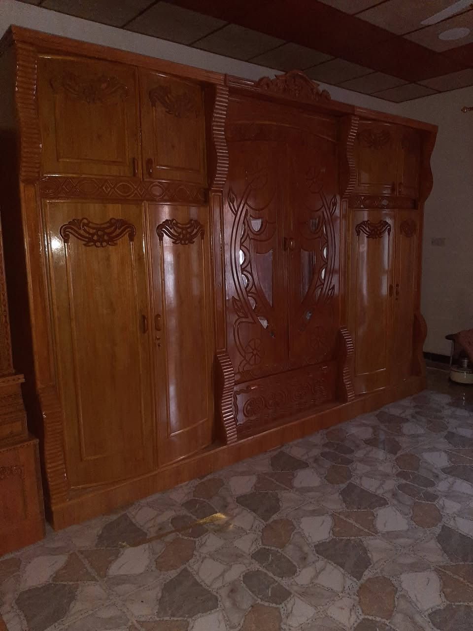 بسم الله الرحمن الرحيم
غرفة نوم استخدام قليل كلش جديده
السعر ٨٥٠
العزيزيه شارع السفينه
***********
