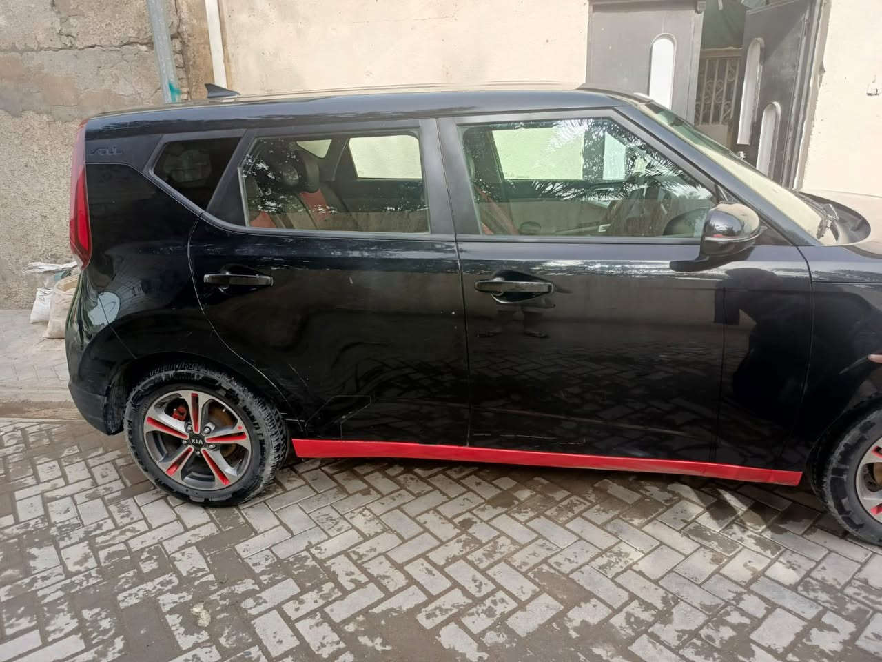كيا صول وارد موديل ٢٠٢٠
لون اسود 
محرك ٢٠٠٠ دوش 
المواصفات 
ـ كاميرا
ـ نظام ABS
ـ نظام اطفاء ذكي 
ـ ابل كار بلي 
ـ اندرويد اوتو 
ـ المقاعد قماش بيجي وتم دوشمتها جلد اسود 
السيارة ماشية ٧٥٠٠٠ كم .
صورة الحادث موجودة آخر الصور 
***********
