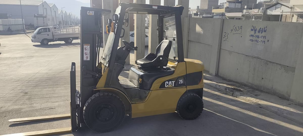 كتر
حجم  2.5 طن مستخدم أوربا فقط دخول جديد     جب حاوي ٣ جب ارتفاع الجب  ٤.٧٥  مترات   
كير محرك  بلادي  مامفتوح 
تايرات جديد 
جاهزة 
 3 حركات 3 جب 
موديل 2016

 محرك s4s  ديزل  آوراق منفيس مؤقت مشتغله قليل شوكيه مكفول كفاله عامە   
مكان  سليمانية 
للاستفسار   عن السعر اتصل على الأرقام  ***********
