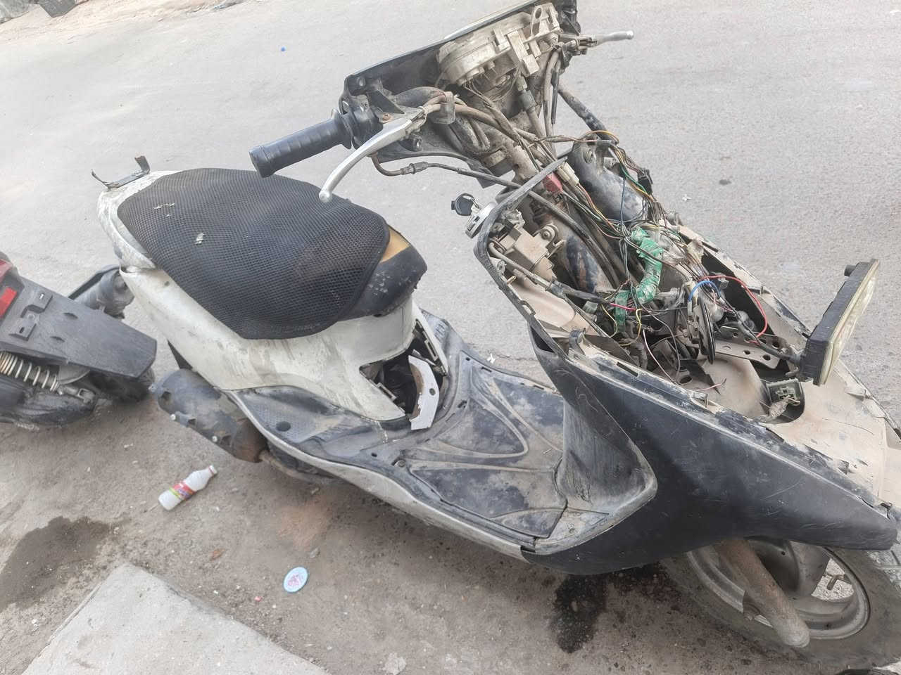 السلام عليكم دراجه بريز للبيع دراجه كامله لمكينه كفرات تعبانه يرادلهه كابريتر وتشتغل لدراجه مكان لدراجه دولعي لدراجه  ب٢٧٥ وبيهه مجال 

***********
