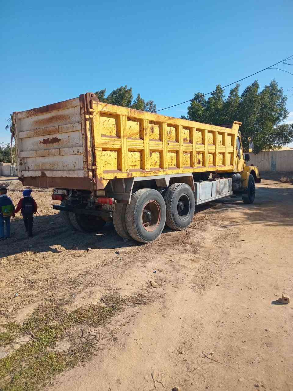 فالفو موديل ٨٠ بسمي سياره جاهزه مكينه كير مجموعه شاصي طويل مكفول *********** مكان بغداد جسر فرنسي
