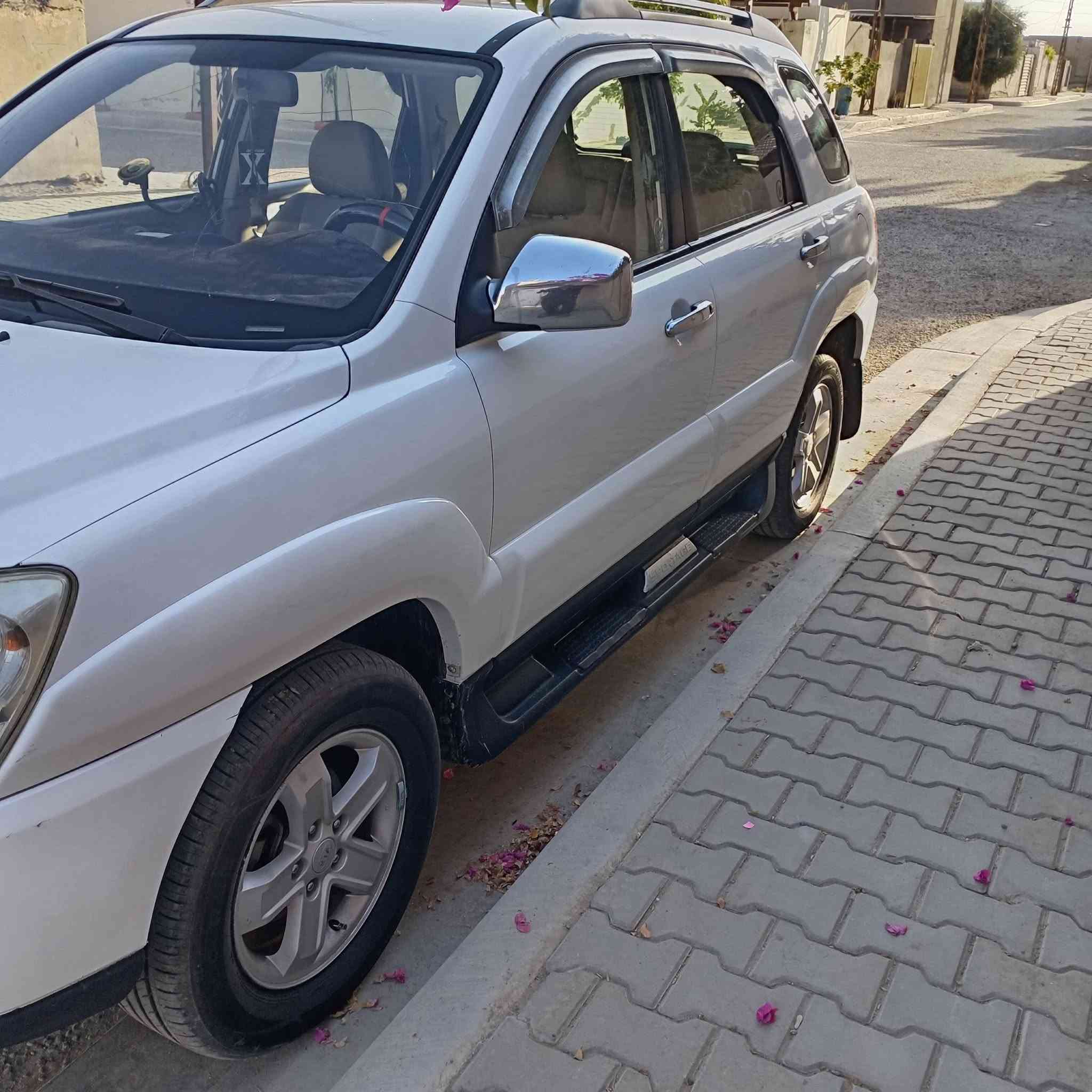 السلام عليكم
سبورتج خليجي 9 محرك 2000 دوش
رقم جديد بغداد بأسمي سنوية جديدة 2031
بيه جنطة مبدلة بدون دواخل 
والباقي كله جاهزه 
*********** اتصال او واتساب
مكاني الاسكندرية 

.
