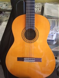 ياماها C40 جديد كسر لكن مقطوع بي وتر واحد فقط للبيع السعر قيم بما يرضي...