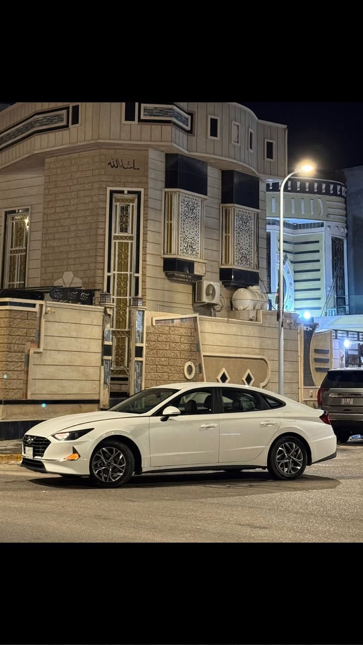 السلام عليكم ، سوناتا للبيع خليجي موديل 2020 السيارة كفاله بأسم شركة انطيك بيها وكالة عامة السنة الجاية تصير حرة ، مكينتها 2.0 دوش گير MPi السيارة ماشية 80 الف كيلو ، السيارة جديدة حيل رايدها ب 175$ وبيها مجال بسيط 
للتواصل : ***********
