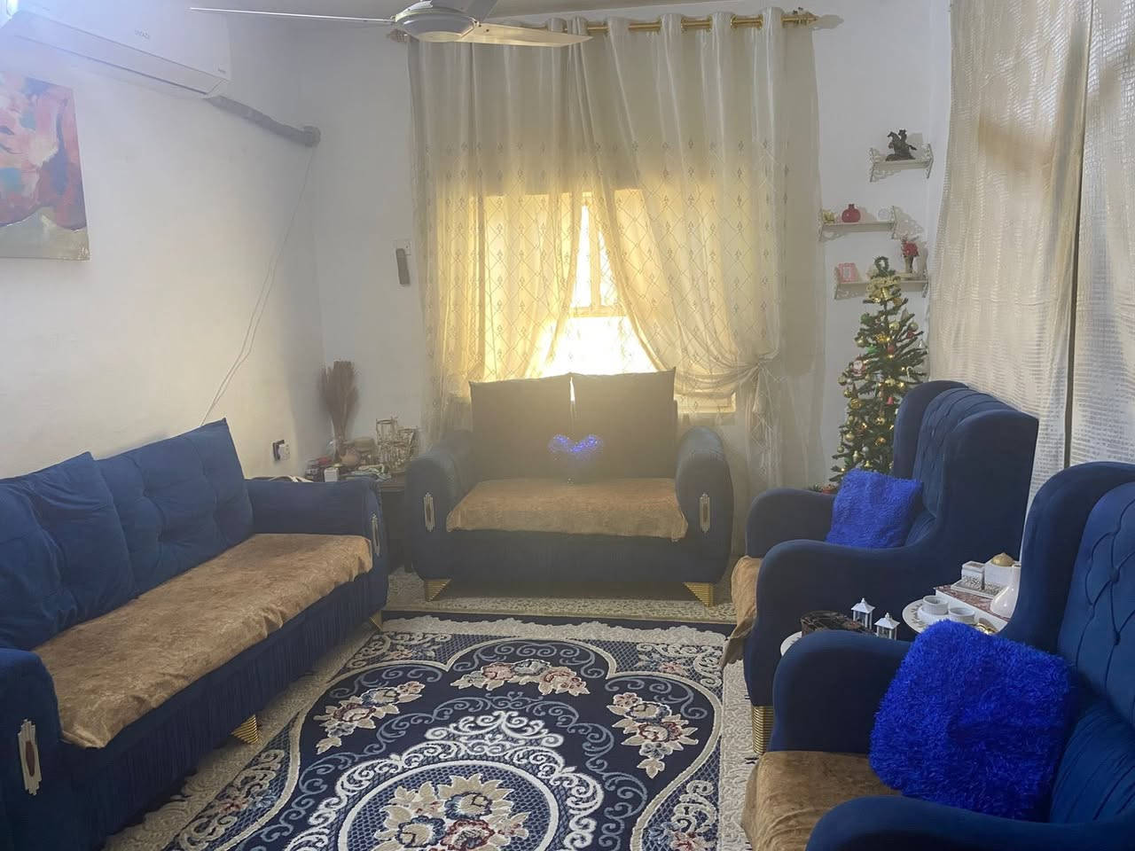 تخم 7 مقاعد معا الزوليه  القنفه الثلاثي بيها ضرر بصيط السعر التخم معا الزوليه 225  العنوان كميره ***********
