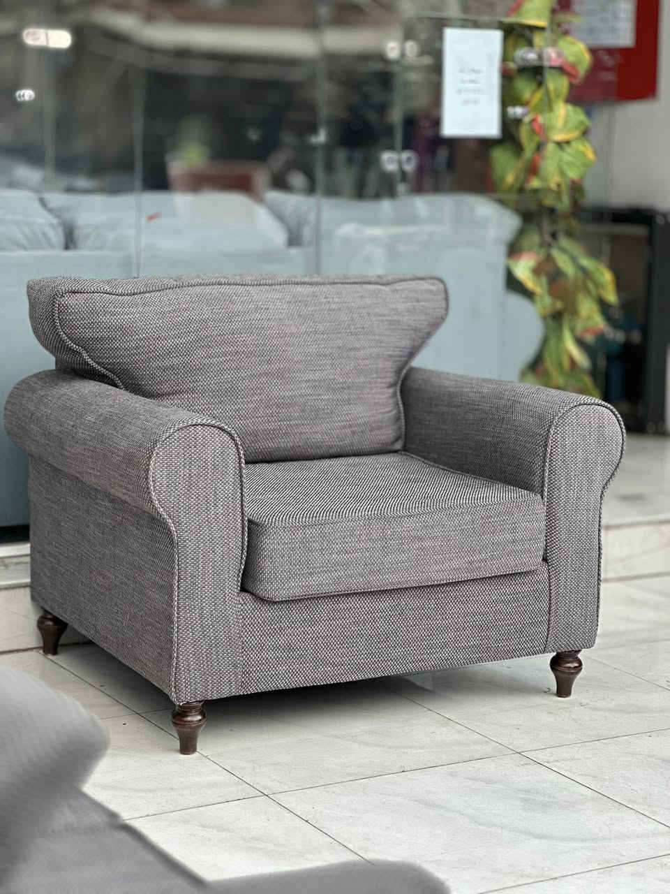 تخم امريكي وارد فيتانمي  MADE IN VITNAM نضافه  مليون. /100    ضهر ومقعد طبي سوفت أمريكي فول فول بوليستر  مقعد متحرك سحاب سهل التنضيف هيكل والرجل والقاعدة بلكامل خشب زان طبيعي بقماشه  رهيبه جدآ خاولي كتان 
عنوانه اربيل زانكو 99 قرب مطعم كص سنگر يوجد توصيل  ل بغداد ولباقي المحافظات الأخرى *********** واتساب فقط علي
