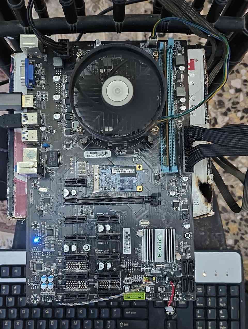 كومبو i7 6700
core i7 6700
esoinc b250
ssd 64g 
cooler intel 

كل هاي ب 85


**إذا كنت صاحب هذا الإعلان وتريد حذفه لأي سبب، رجاءا أرسل رسالة إلى الدعم الفني**