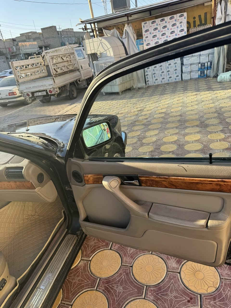 السلام عليكم 730 مسكر اصل بيه مكينه 40 كير مكينه كفاله حداديه نص ونص  صبغ جديد بعده حته مابولشه 
غرفه جديده توني شاده كشنات كهرباء  ويل خليه اصليه شاشه داش كام.  وشاشه ثانيه كاربلي السياره تعبان عليه حيل تبريده عوزه روله يعني اكثر شي  75 الف تبريد. السعر  62 وبيه مجال مكاني نجف *********** فقط بيع
