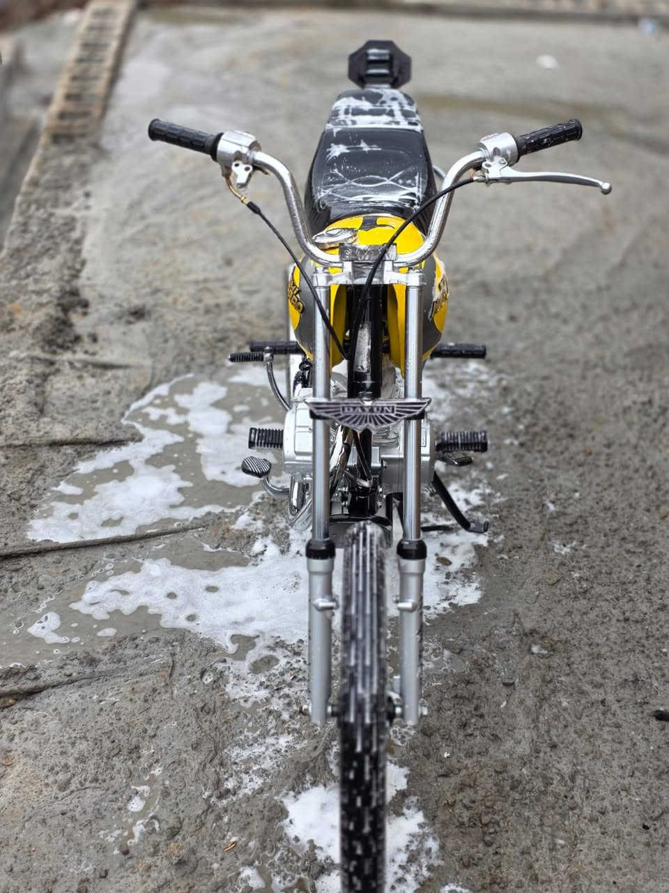 تحيه طيبه دراجه ايراني الدراجه حلو صارلهه شهرين من امعمره الدراجه ما مفتوحه  الدراجه نضافه 99بل 100 جديد (ادوات) السعر 800وبيهه مجال البصره ابو الخصيب الرقم ***********
