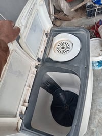 غسالة مستخدمة للبيع يمكن 12  كيلو السعر 95 الف وبيها مجال للشراي اتصل ...