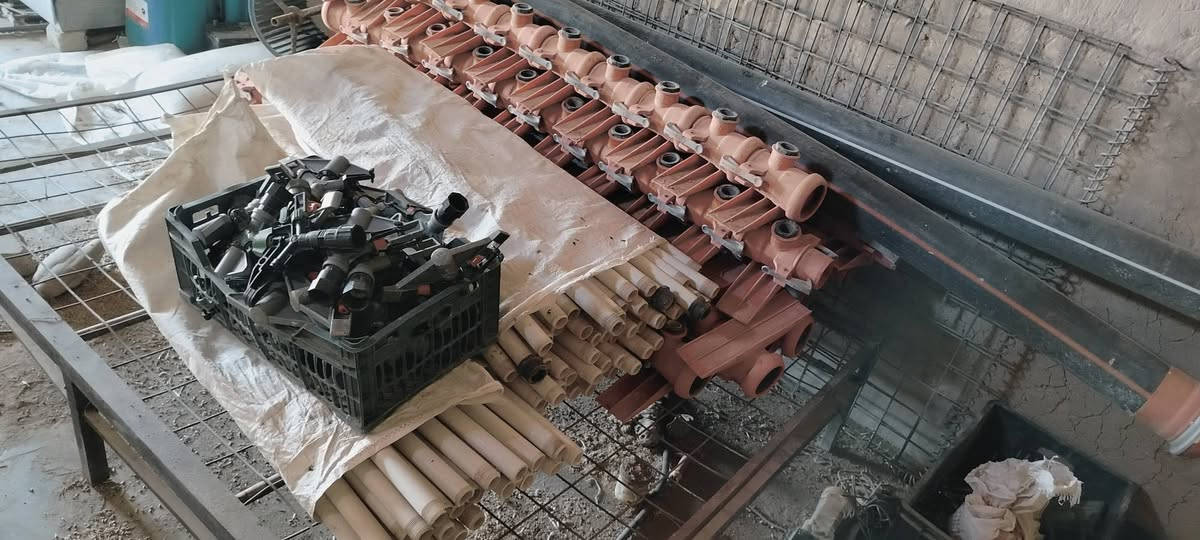 السلام عليكم للبيع نوزلات 60رصاصي و30ب30احمر ممات حجم 5 مع 80قاعده مع عصا السعر 5الاف قفل/***********
