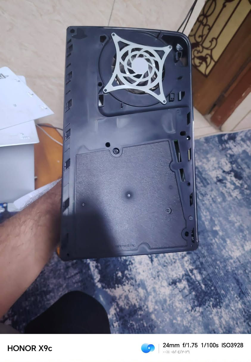 سلام عليكم
للبيع: جهاز PlayStation 5 Slim (نسخة الأقراص - وجه لامع) إصدار 2025 بحالة الوكالة
​الحالة: الجهاز بحالة الوكالة (جديد/شبه غير مستخدم)، خالي تماماً من أي عيوب أو أعطال مصنعية أو فنية (نظيف جداً وعلى الفحص).
​📦 المحتويات والملحقات الكاملة:
​جهاز الكونسول: PS5 Slim، إصدار عام 2025، سعة التخزين 1 تيرا بايت (1TB SSD).
​أجهزة التحكم: يد تحكم (جويستك) أصلية عدد 1 بحالة الوكالة (بدون أي عطل أو درفت).
​العلبة: الكرتون الأصلي متوفر (يوجد به خدوش وتضرر بسيط خارجي).
​الكابلات:
​كابل الطاقة الأصلي.
​كابل HDMI الأصلي.
​🎮 الحساب والألعاب المشمولة مع البيع:
​يتم تسليم الحساب الشخصي مع الجهاز، ويحتوي على الألعاب والاشتراكات التالية:
​EA SPORTS FC 26: متوفرة ونظيفة ضمن خدمة البلس المفعّلة في الحساب.
​GTA V (طور القصة + الأونلاين GTA Online): مشتراة بقيمة 35$.
​Battlefield: النسخة الكاملة، مشتراة بقيمة 69$.
​💼 سبب البيع:
​عدم التفرغ التام بسبب الدوام بالكلية والالتزام بالعمل، الجهاز متروك بدون استخدام.
​ملاحظة: لا يتوفر توصيل.
​الموقع: صلاح الدين
​السعر: 750,000 دينار عراقي (قفل مع الحساب وكامل الملحقات)
​للتواصل


**إذا كنت صاحب هذا الإعلان وتريد حذفه لأي سبب، رجاءا أرسل رسالة إلى الدعم الفني**