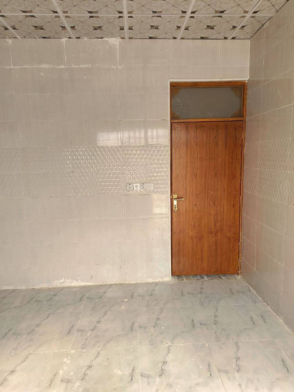 السلام عليكم
دار 137متر للبيع الاساس صب بناء طابوق نهروان السقف صب 
يحتوي على غرفتين وصاله ومطبخ واستقبال وحمام داخلي وخارجي
العنوان: النجف الاشرف /شارع علكم الشبلي من جه شارع المطار القديم ثاني بيت عن الشارع
السعر (55)مليون وبي مجال
للاستفسار ***********
***********
