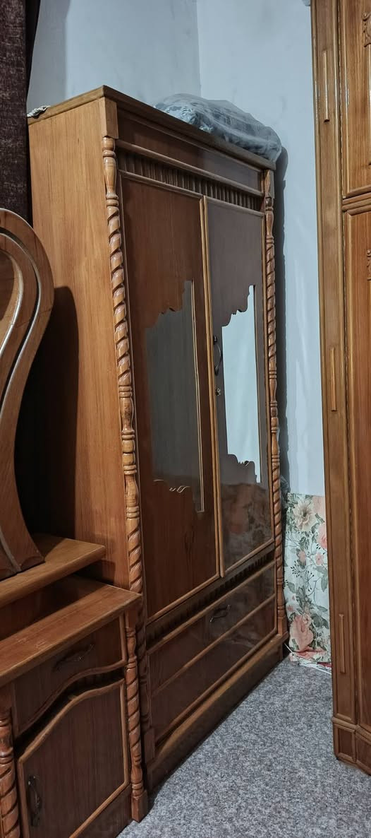 السلام عليكم غرفه اخشاب عراقي تزکام للبيع كلش نضيفه خمس بيبان بيها المكان كربلاء القلعه قرب مستشفى الكفيل السعر مليون واربع ميه استفسار الرقم  ‏‪***********‬‏
