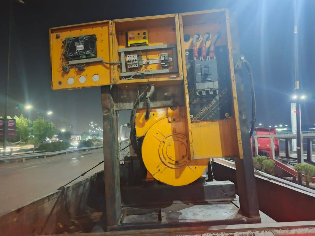 السلام عليكم مولدة روز رايز بيركنز 360 كي في أخو الجديد لوري سومر ابلادي المحرك بيه دخانة مال نوزل استندر المولدة ابلادية كلها الاتصال على الرقم ***********
