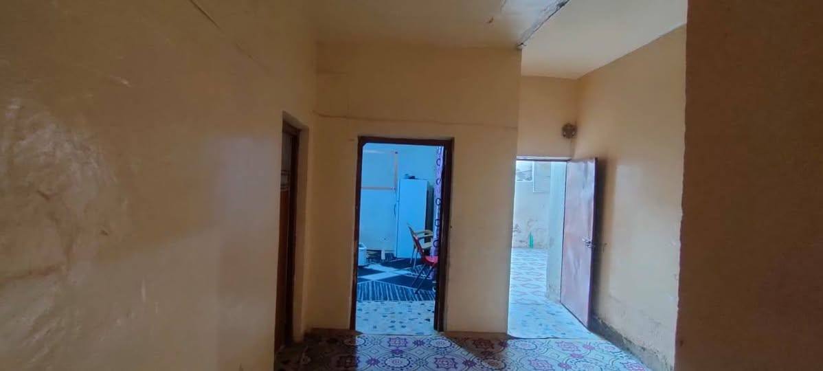 بيت للبيع مساحه ٢٤٠م حي المنتظر  بذاك الصوب قرب جامع علي سلمان زبير على الشارع العام محتويات البيت ٣ غرف جاهزةللسكن للاستفسار مراجعة المكتب أو الاتصال على الرقم ***********
